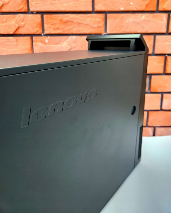 Lenovo ThinkCentre M83 TOWER Lenovo ThinkCentre M83 TOWER